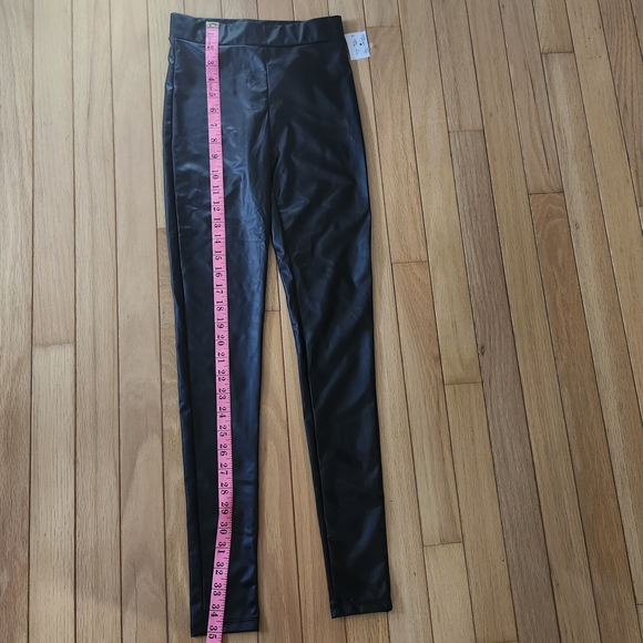 BNWT Pull&Bear XS Black Faux Leather Leggings Slim Stretch Basic Closet Staple - Picture 9 of 15